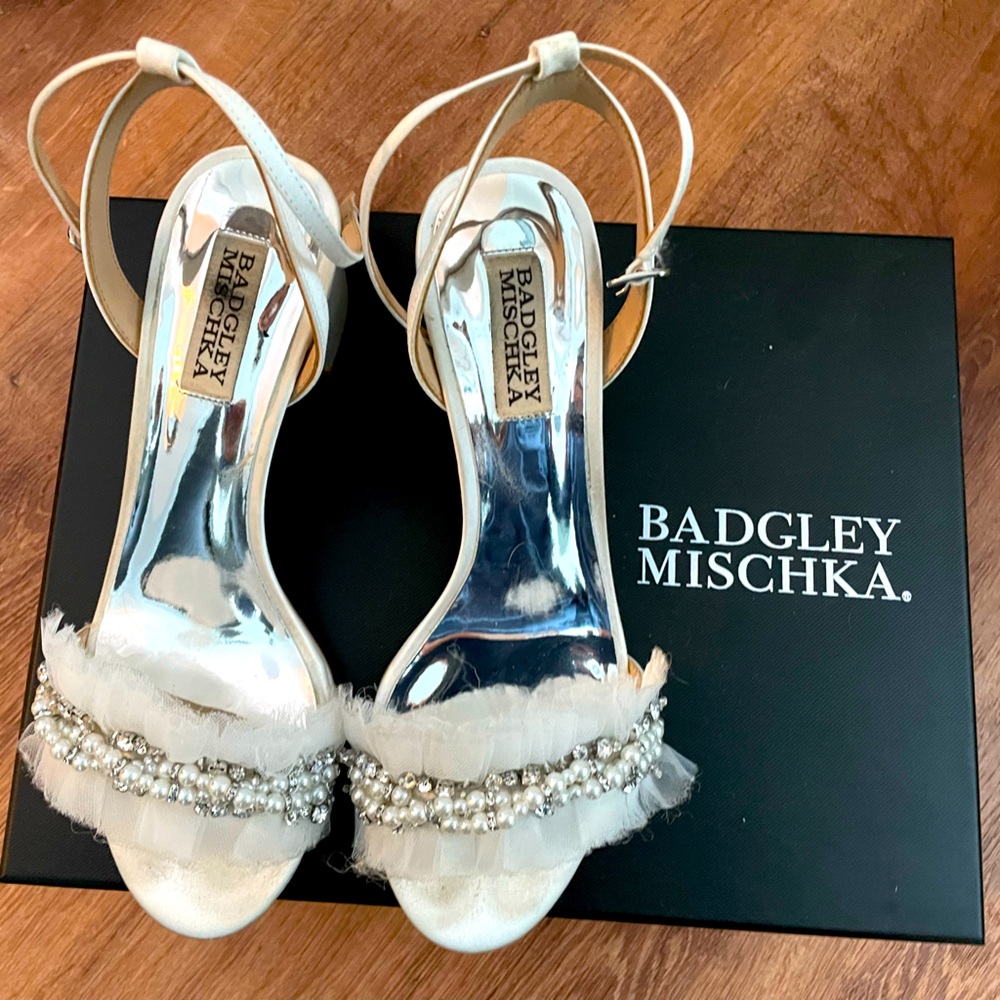 Badgley Mischka tulle block heel sandals size 6